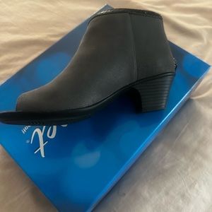 NIB Easy Street Grey/Snake suede open toe booties